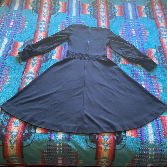 Vintage 60’s Mod style Dress. Long Sleeve. Lace Waist & Arms. U Neckline. Small. - Picture 15 of 16